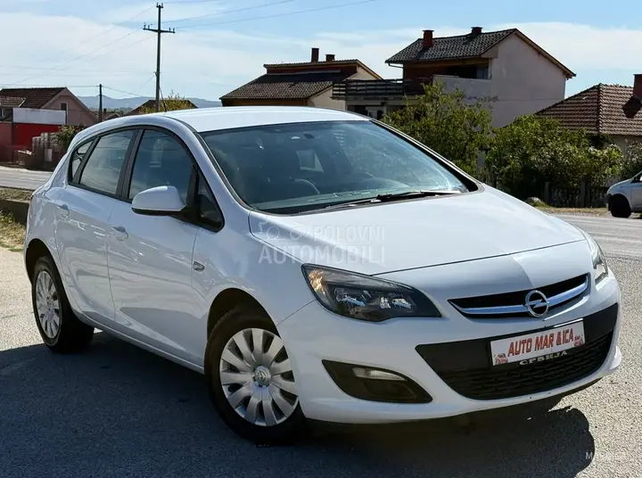 Opel Astra J 2014 photo 4