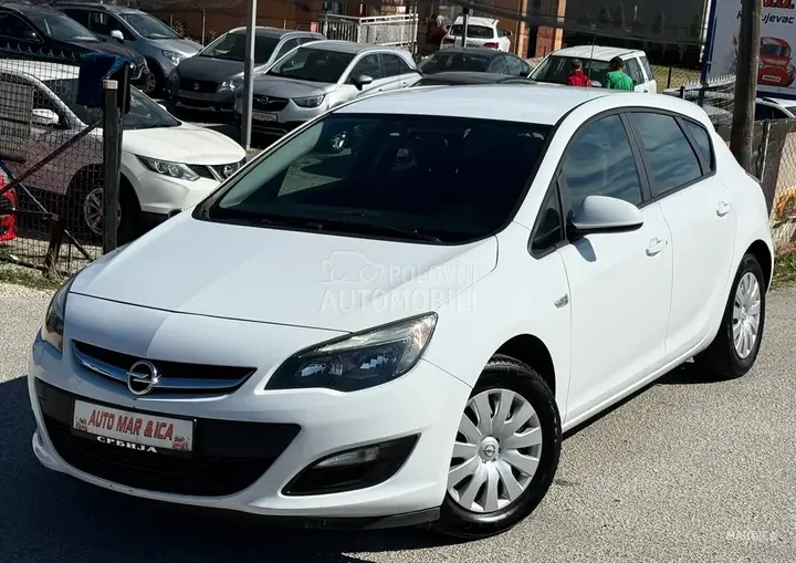 Opel Astra J 2014 photo 2