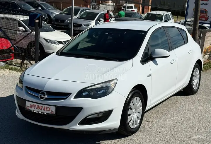 Opel Astra J 2014 photo 5