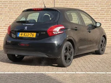 Peugeot 208 2013 photo 2