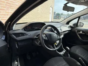 Peugeot 208 2013 photo 3