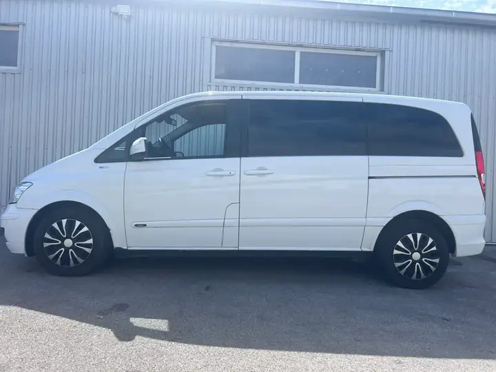 Mercedes-Benz Viano 2011 photo 3