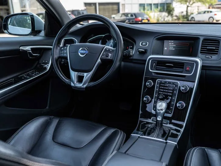 Volvo V60 2013 photo 2