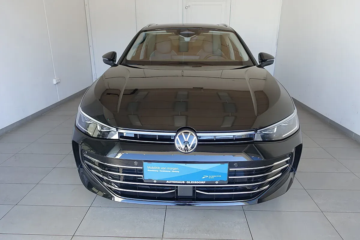 Volkswagen Passat 2024 photo 2