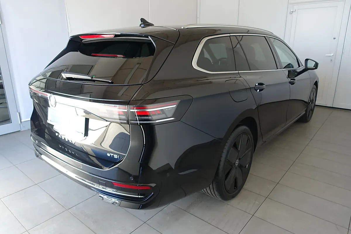 Volkswagen Passat 2024 photo 3