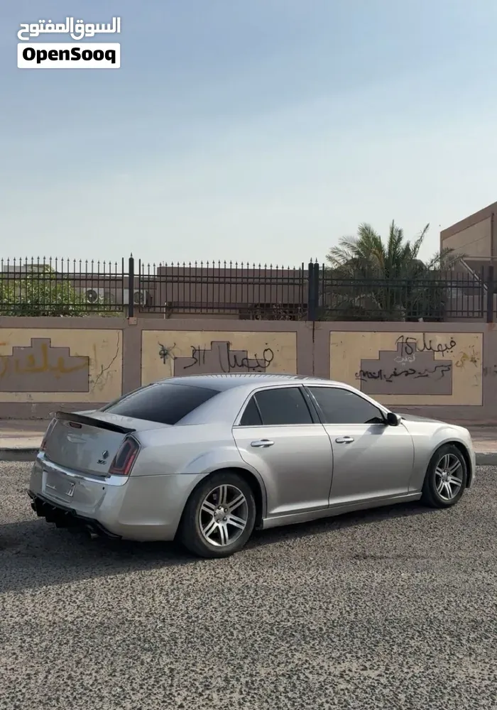 Chrysler 300 2013 photo 2