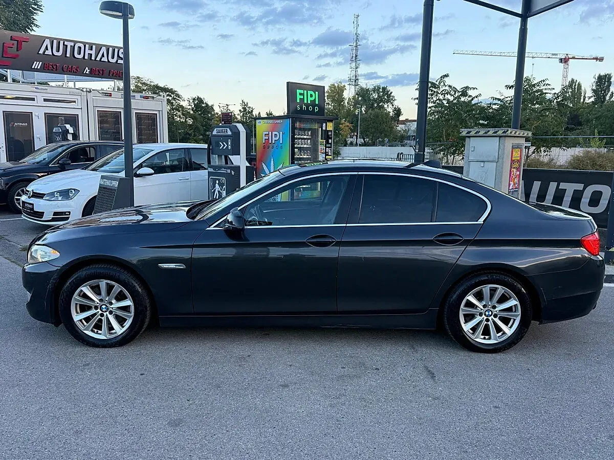 BMW 5 Series 2011 photo 2