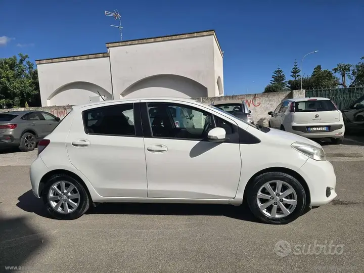 Toyota Yaris 2013 photo 5
