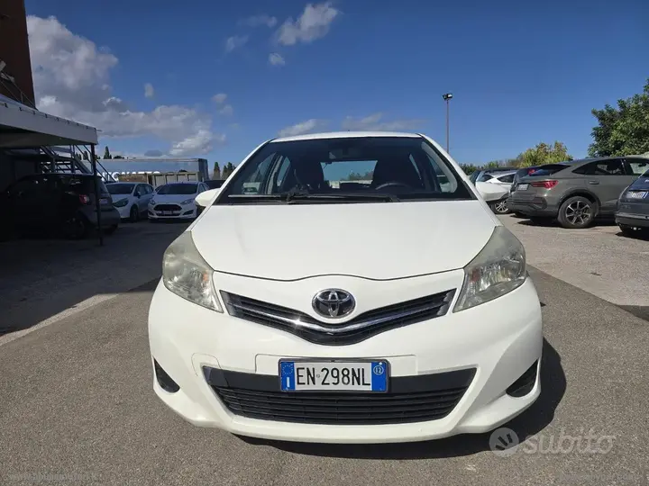 Toyota Yaris 2013 photo 2