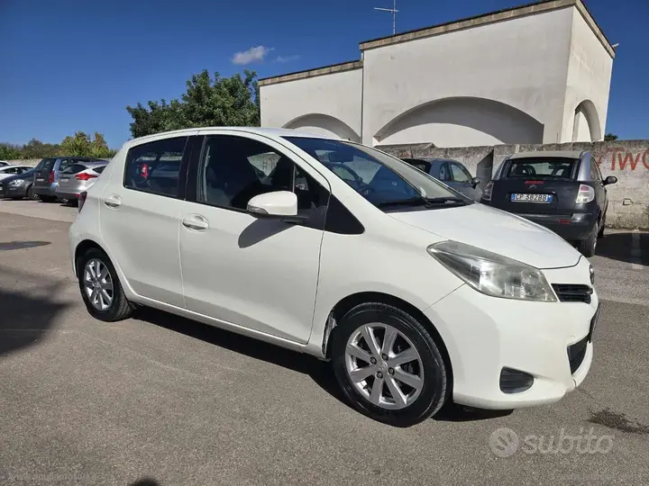 Toyota Yaris 2013 photo 3