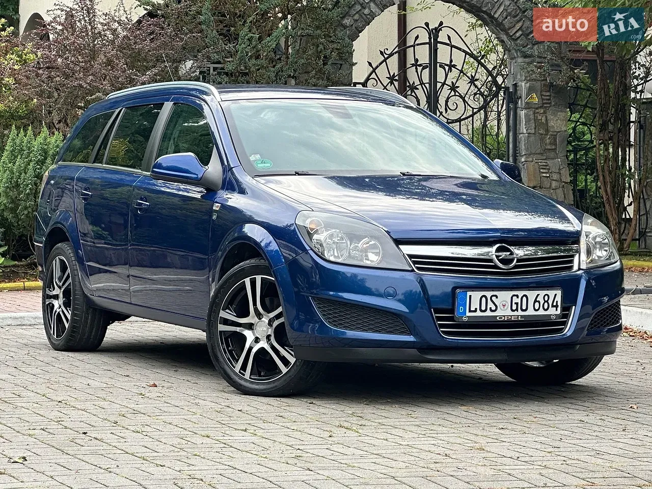Opel Astra 2010 photo 2