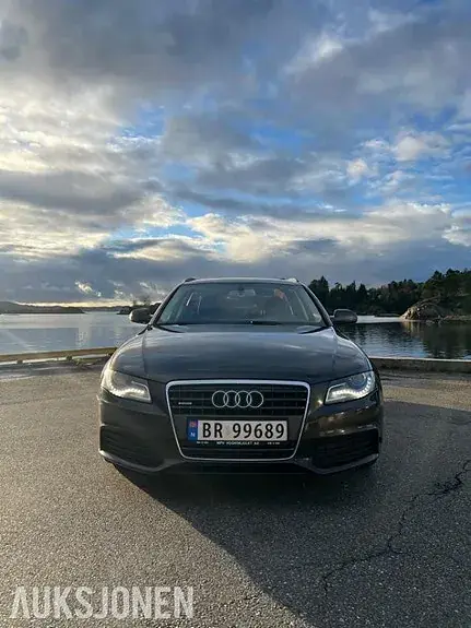 Audi A4 2010 photo 2