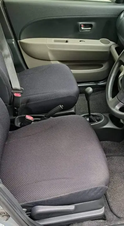 Daihatsu Sirion 2006 photo 2
