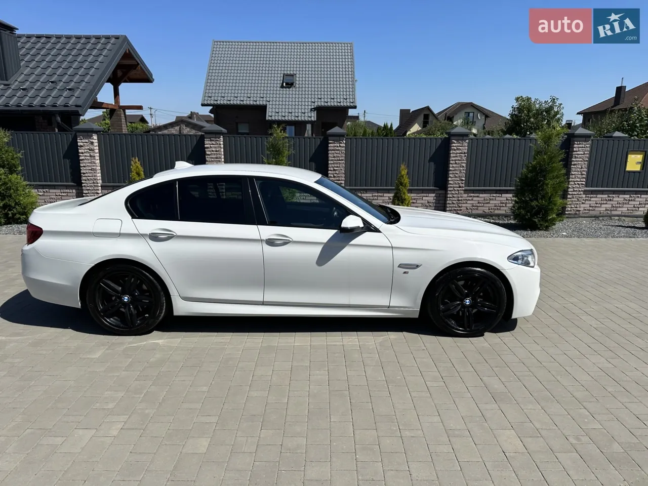 BMW 5 Series 2015 photo 3