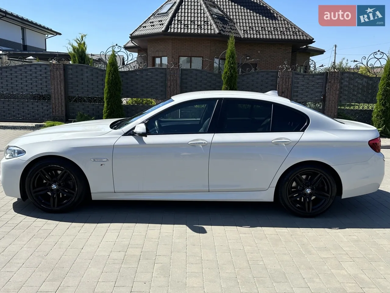 BMW 5 Series 2015 photo 2