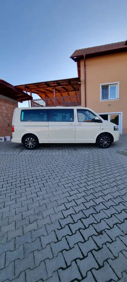 Volkswagen Caravelle 2012 photo 3