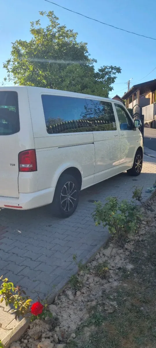 Volkswagen Caravelle 2012 photo 2