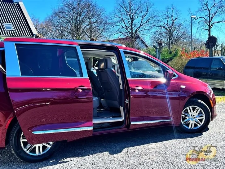 Chrysler Grand Voyager 2010 photo 3