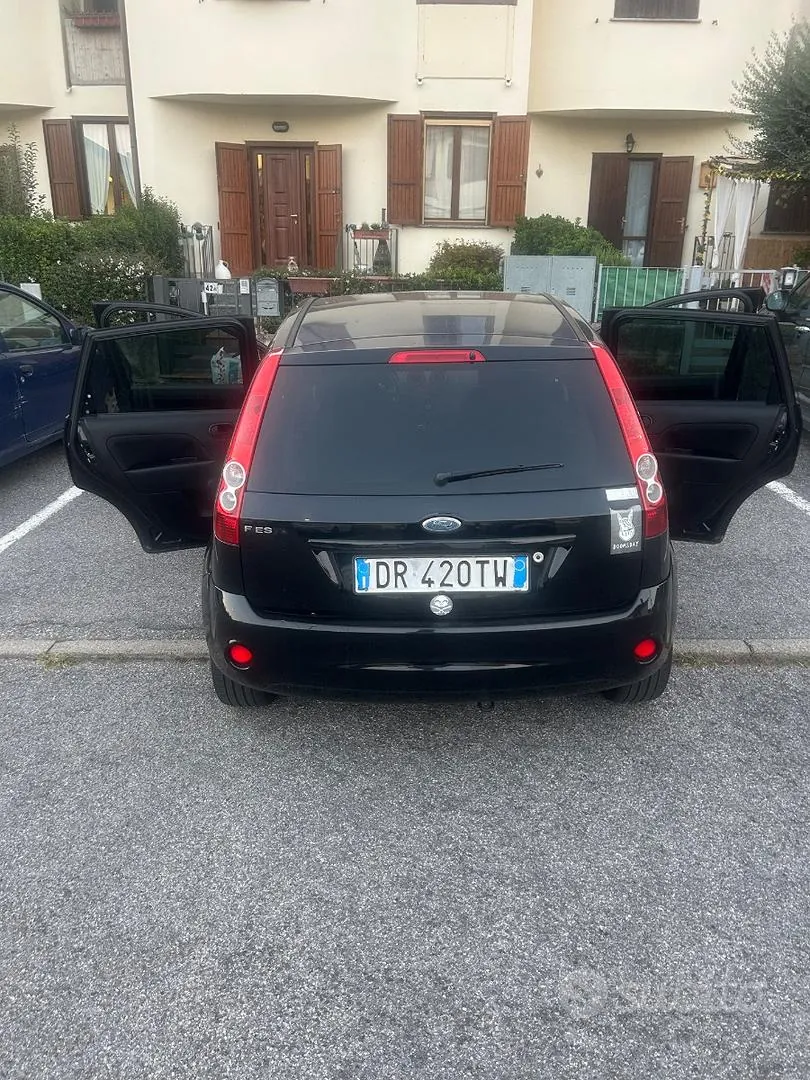 Ford Fiesta 2008 photo 2