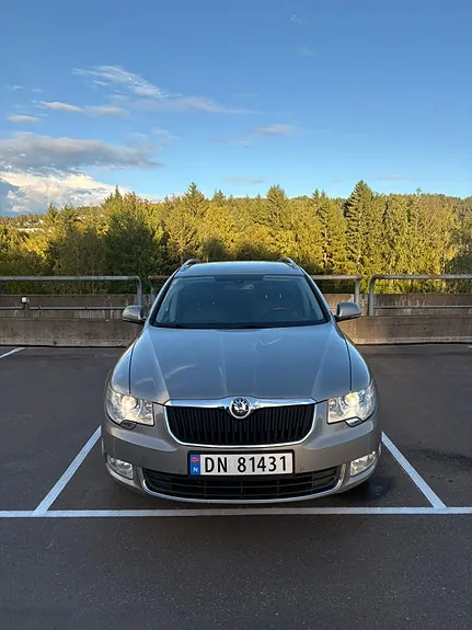 Skoda Superb 2012 photo 3