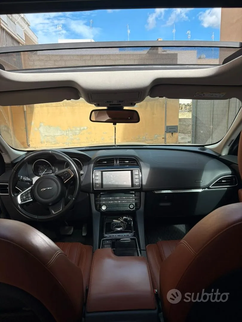 Jaguar F-Pace 2017 photo 5