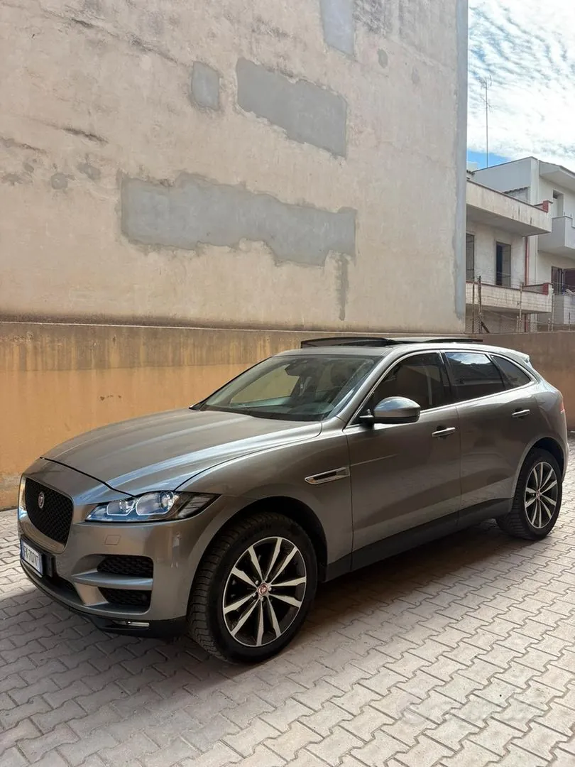 Jaguar F-Pace