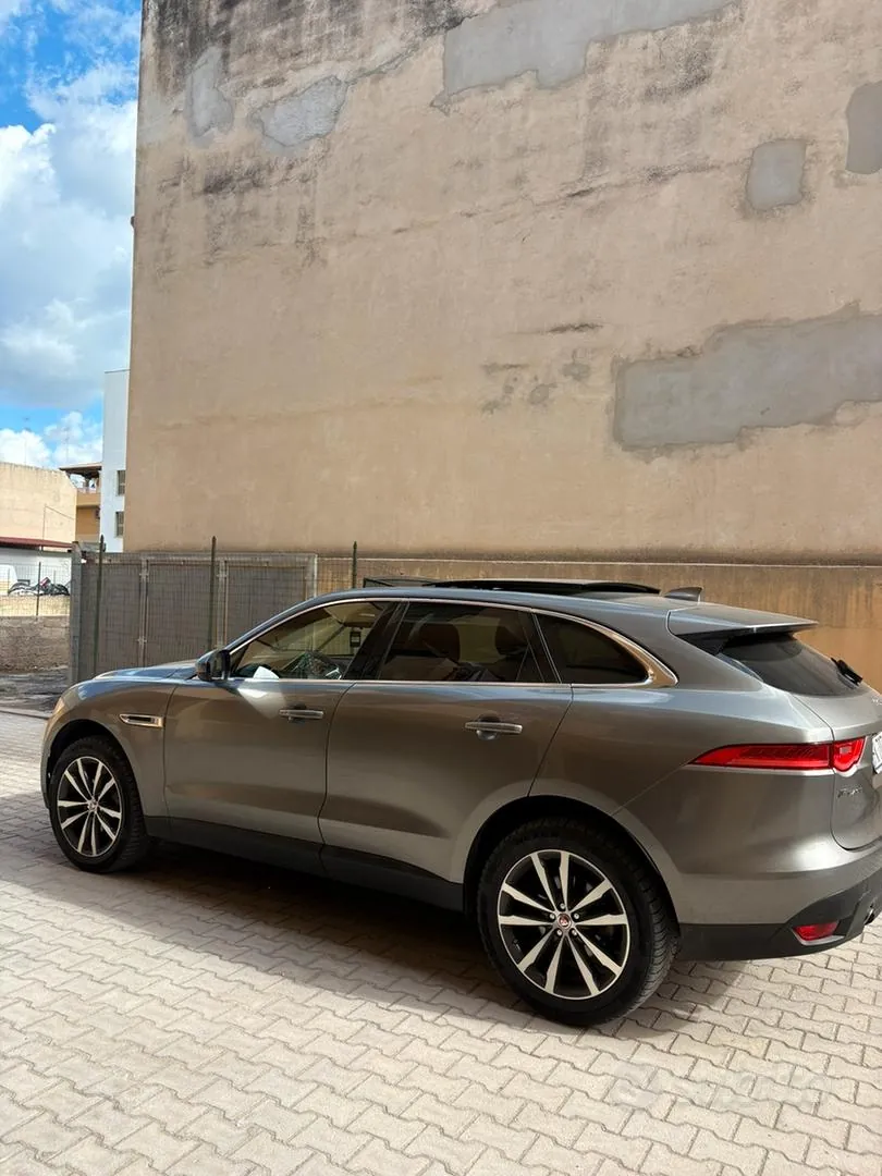 Jaguar F-Pace 2017 photo 2