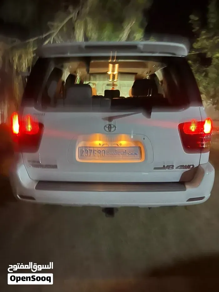 Toyota Sequoia 2004 photo 3
