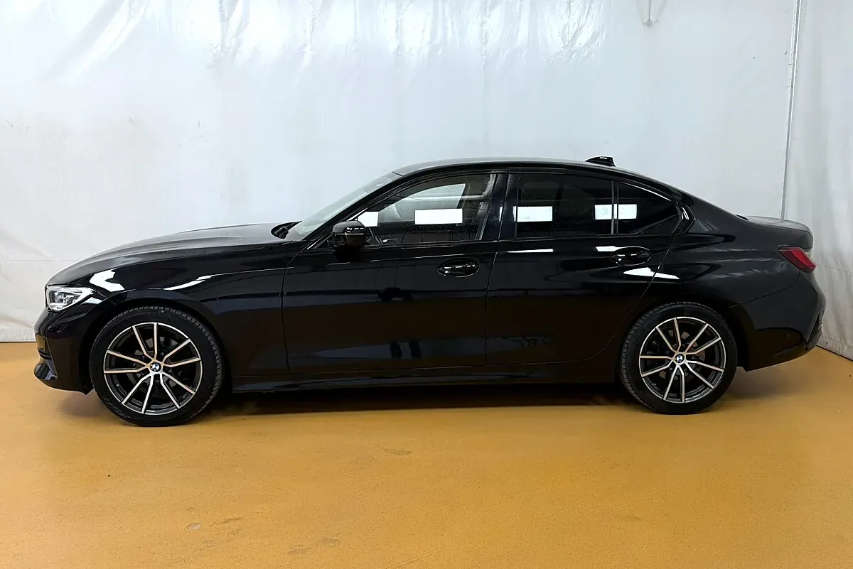 BMW 3 Series 2022 photo 3