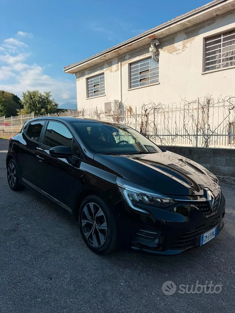 Renault Clio 2023 photo 2