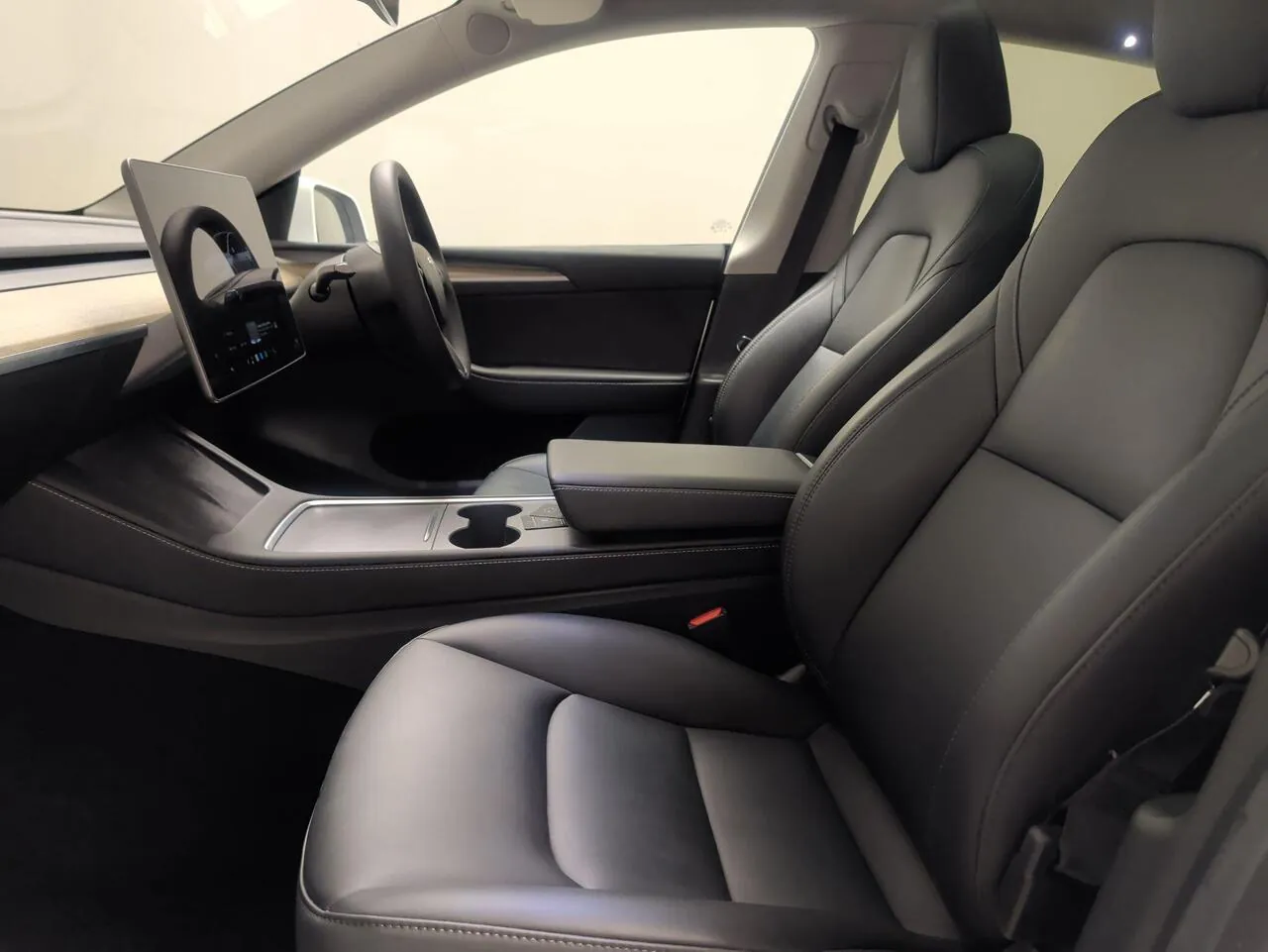 Tesla Model Y 2023 photo 4