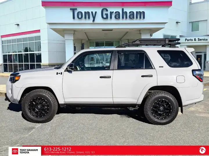 Toyota 4Runner 2023 photo 3