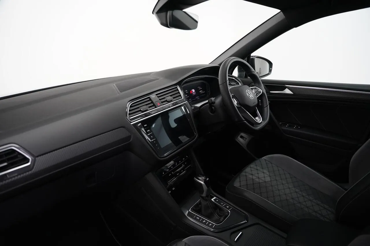 Volkswagen Tiguan Allspace 2023 photo 2