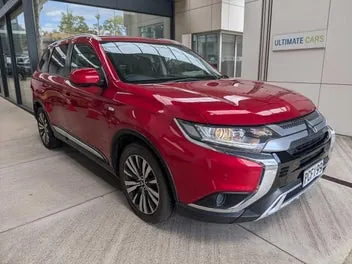 Mitsubishi Outlander 2022 photo 2