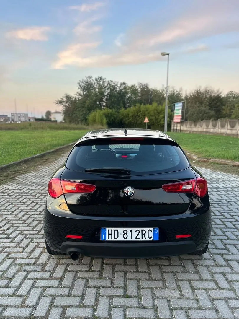 Alfa Romeo Giulietta 2013 photo 5