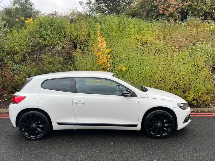 Volkswagen Scirocco 2011 photo 2
