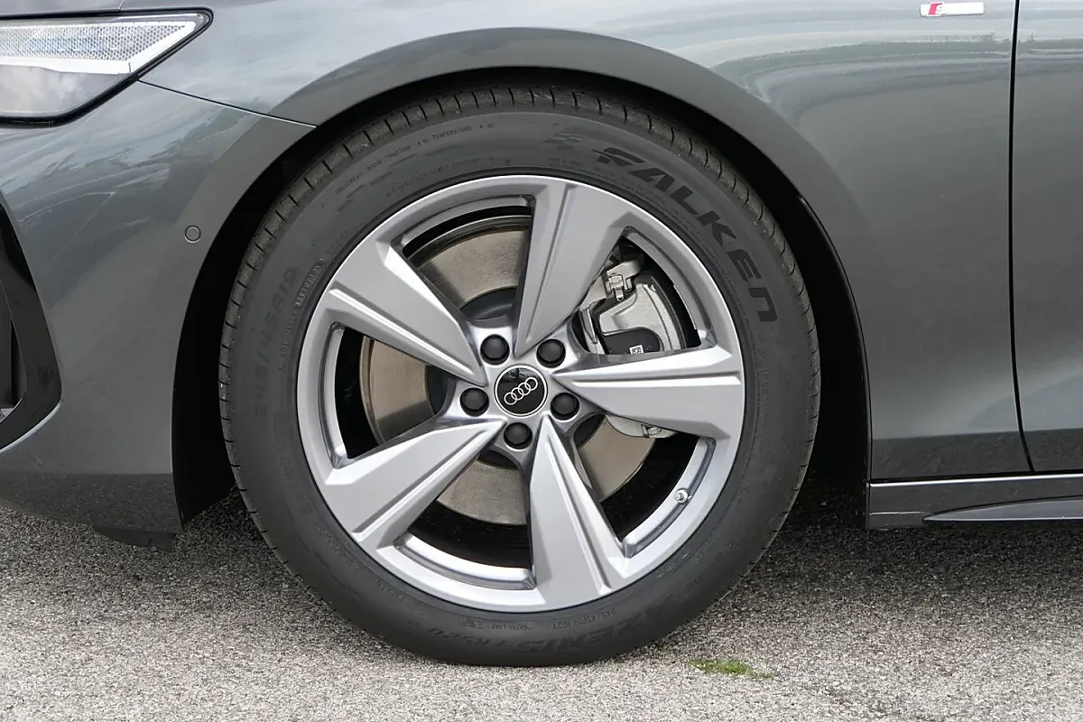 Audi A6 2025 photo 3