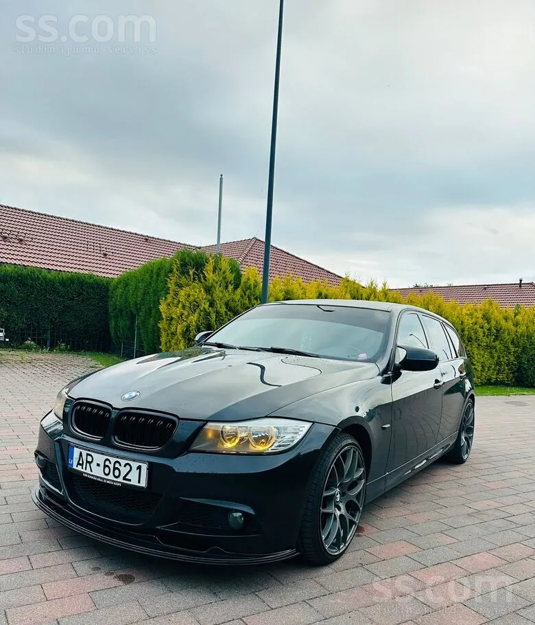 BMW 318 2010 photo 4