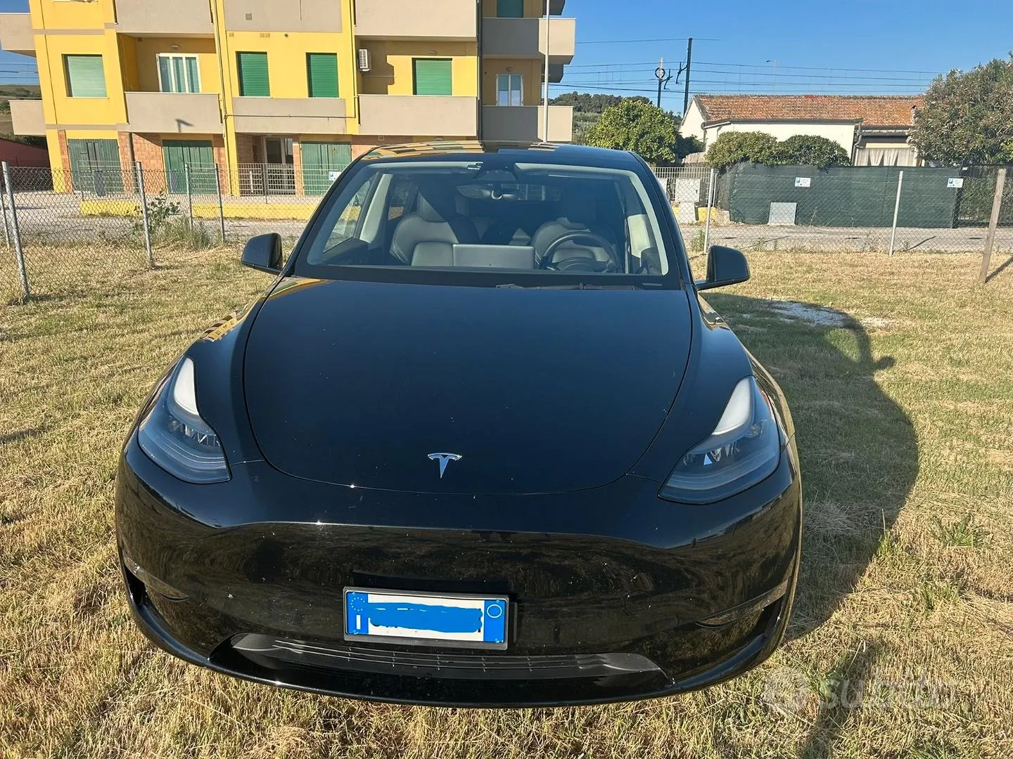 Tesla Model Y 2023 photo 2