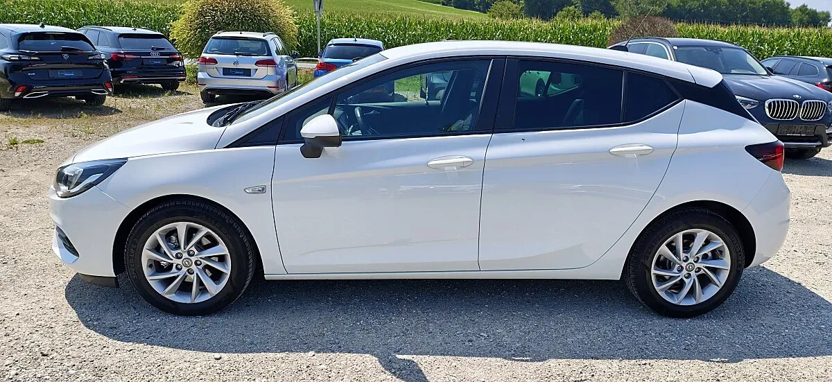 Opel Astra 2020 photo 2