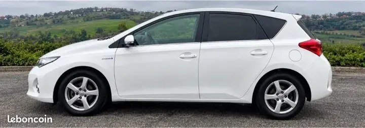 Toyota Auris 2014 photo 2