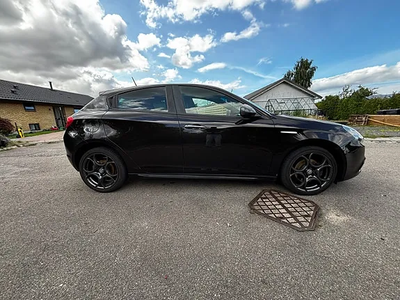 Alfa Romeo Giulietta 2018 photo 4