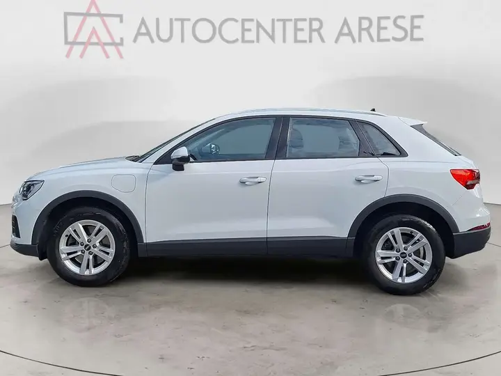 Audi Q3 2022 photo 2