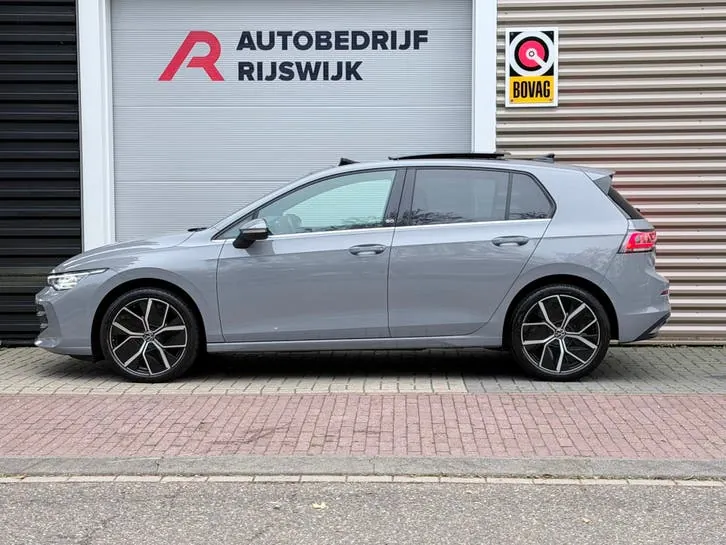 Volkswagen Golf 2024 photo 2