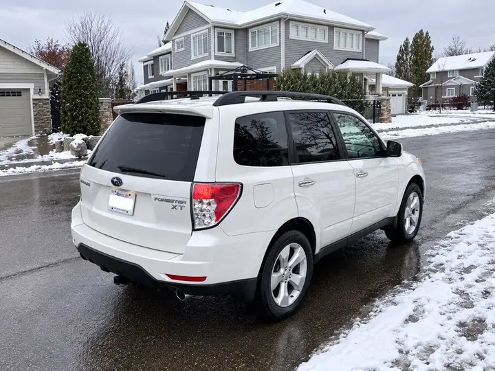 Subaru Forester 2010 photo 2