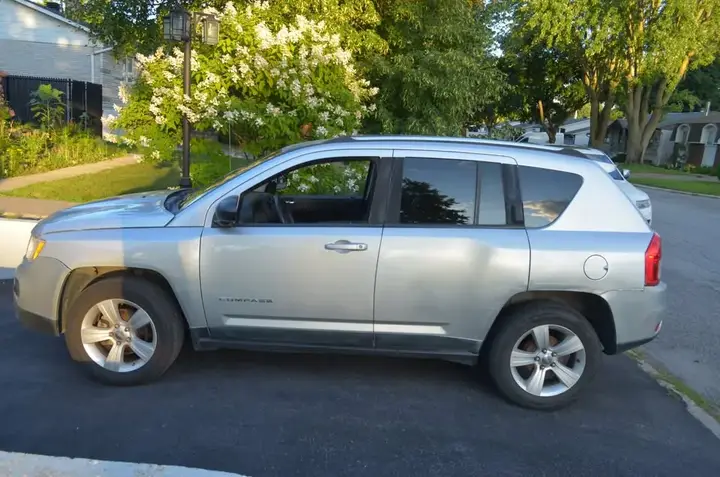Jeep Compass 2011 photo 2