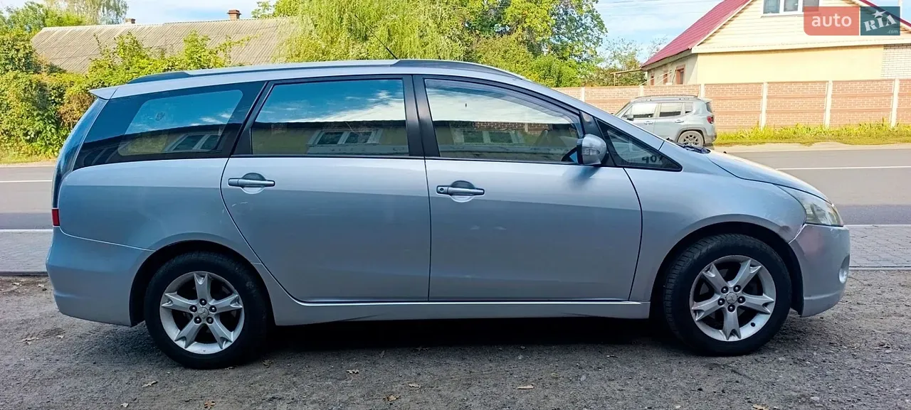 Mitsubishi Grandis 2008 photo 3