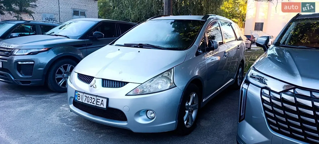 Mitsubishi Grandis 2008 photo 4