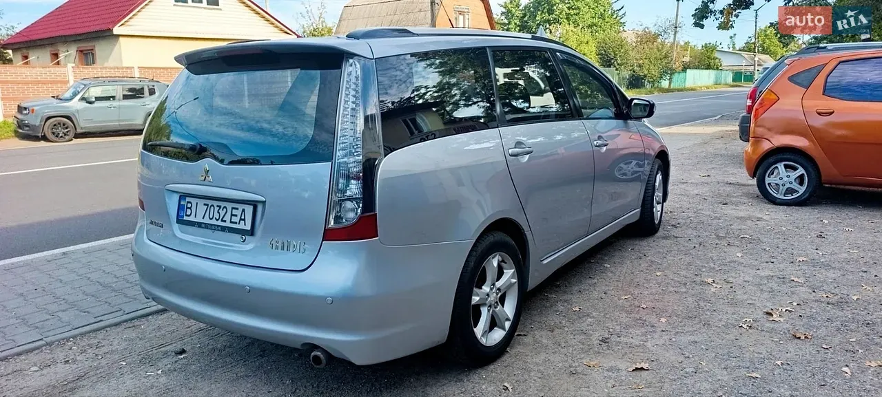 Mitsubishi Grandis 2008 photo 5