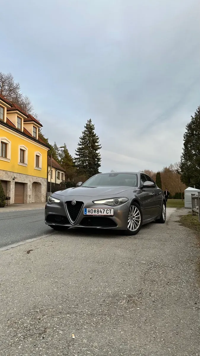 Alfa Romeo Giulia 2017 photo 2